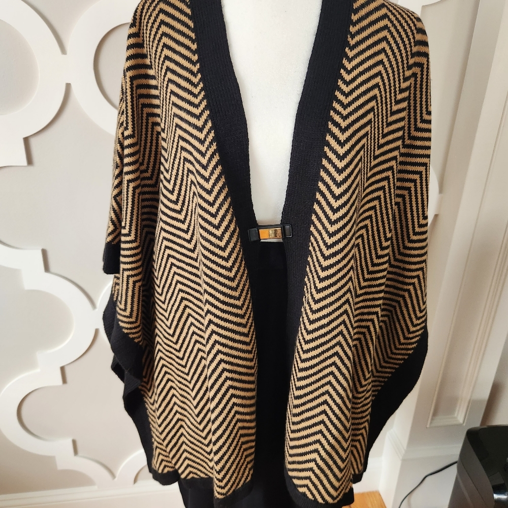 L/XL Chevron Cape - Picture 6 of 8